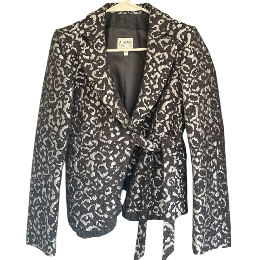 Unique vintage Armani Collezioni blazer jacket. Silver leopard print. Size 38